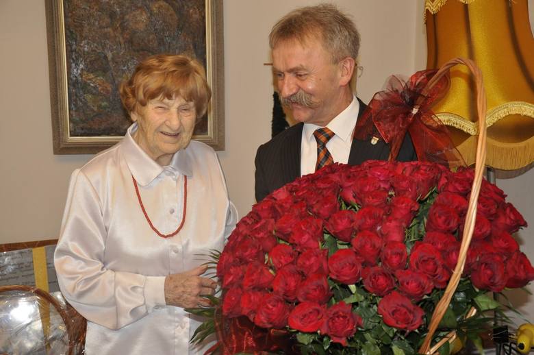 Maria Kutkowska-Matwiejczyk z burmistrzem Krzysztofem Kalińskim