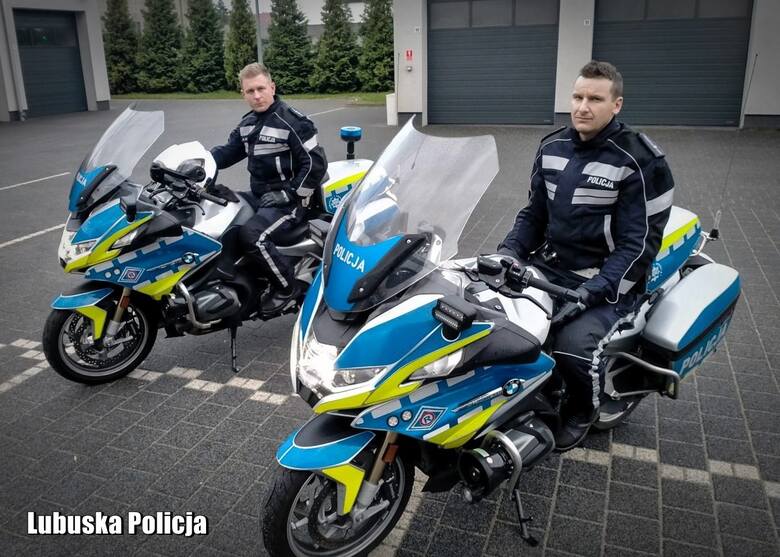 Młodszy aspirant Adrian Sulikowski i aspirant Marcin Kaczyński tego dnia pełnili służbę na motocyklach.