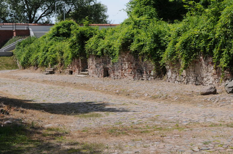 "Kostrzyńskie Pompeje" - tak określa się pozostałości dawnej starówki w Kostrzynie nad Odrą.