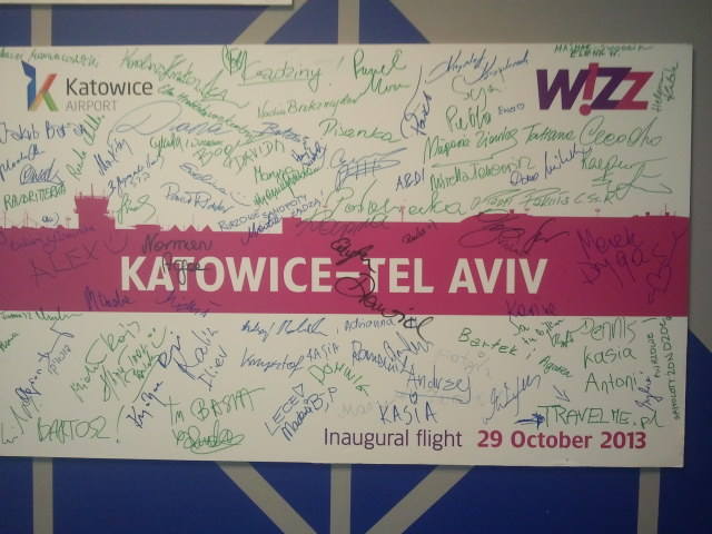 9 lipca 2013. Z Katowic zaczęły latać samoloty do Tel Awiwu. Potem połączenia wstrzymano, jesienią znów pojawiły się w wiosennym rozkładzie Wizz Air.