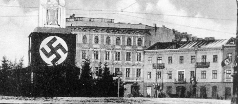Tak wyglądała ulica Piotrkowska (w czasie II wojny światowej nazywała się Adolf Hitler-Strasse) w dniach 10-11 kwietnia 1040 roku
