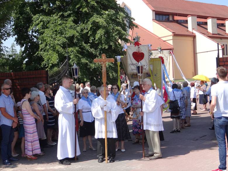 Boże Ciało 2018: mieszkańcy Skierniewic uczestniczyli w procesjach z okazji Święta Bożego Ciała [ZDJĘCIA]