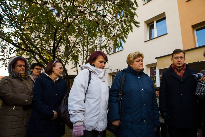 O możliwość wykupu mieszkań na własność walczą lokatorzy z bloku przy ul. Rzymowskiego 40. To z nimi spotkali się wczoraj radni PiS, którzy przygotowali projekt uchwały w tej sprawie.
