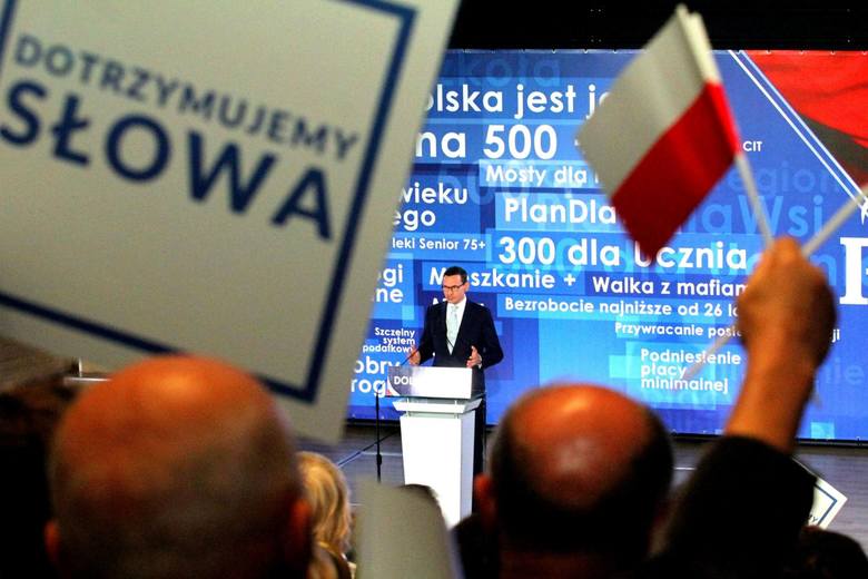 500 plus dla emerytów. Jarosław Kaczyński zdradził w rozmowie z Super Expressem, że trwają prace nad projektem 500 plus dla emerytów.