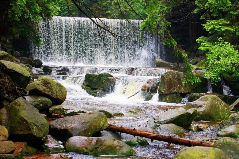 Spektakularne, malowniczo położone, tajemnicze i pięknie szumiące. Na Dolnym Śląsku jest kilkanaście wodospadów.