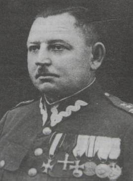 Powstańcy - drugi od lewej Władysław Wesół z 4 kompanii szubińskiej, uczestnik m.in. walk pod Rynarzewem, Nakłem i Rawiczem