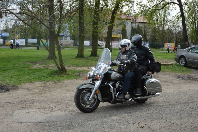 Motocykliści z regionu w Skierniewicach uroczyście rozpoczęli sezon [ZDJĘCIA]