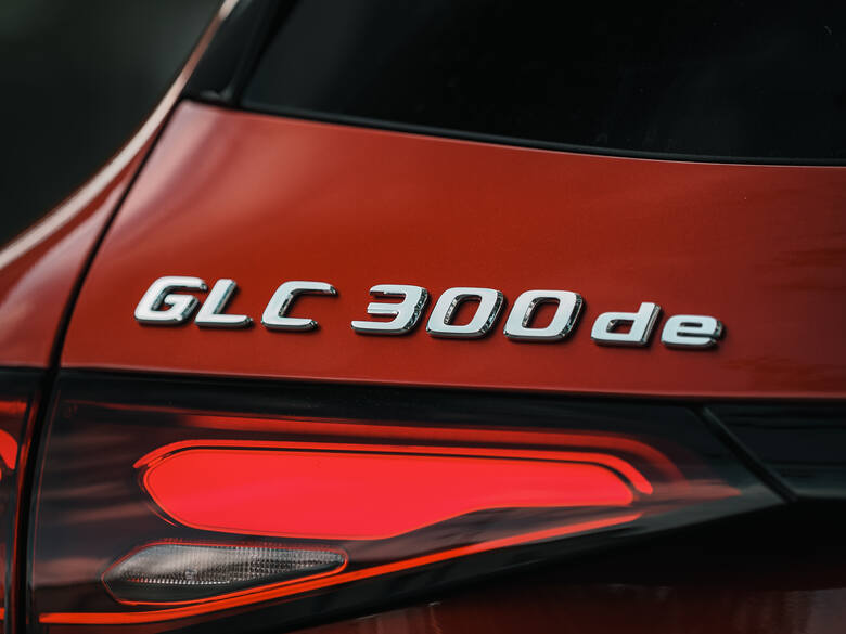 Mercedes GLC jest bez wątpienia hitem sprzedażowym niemieckiej marki i niewiele wskazuje na to, aby miało się to zmienić. Czy odmiana 300 de ma sens?