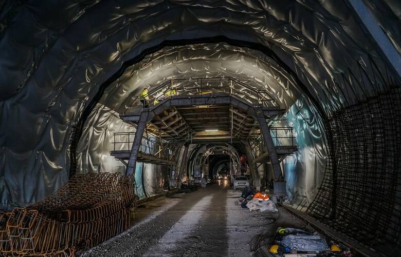 Budowa tunelu pod Białożyńskim Groniem o długości ok. 1000 metrów