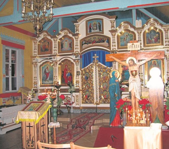 Ciechocińska cerkiew - ściany wykonane są z bali położonych na siebie bez użycia gwoździ.