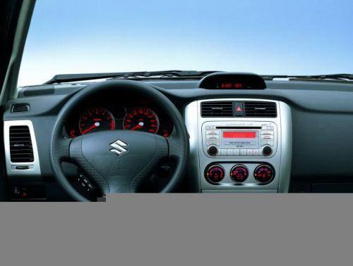 Fot. Suzuki:  Wnętrze pojazdu