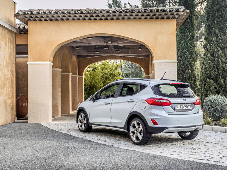 Nowy Ford Fiesta ActiveW nowej Fieście mamy do dyspozycji dwie jednostki napędowe: litrowy fordowski silnik benzynowy EcoBoost i silnik wysokoprężny