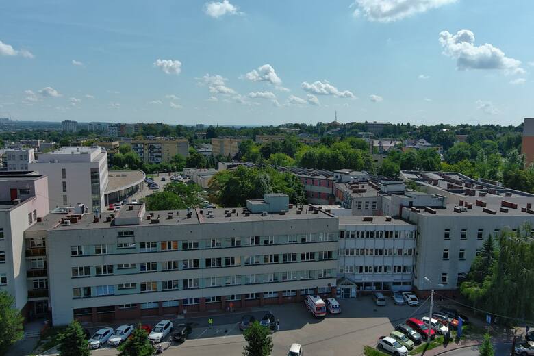 Zagłębiowskie Centrum Onkologii Szpital Specjalistyczny w Dąbrowie Górniczej kupi nowoczesny sprzęt.Zobacz kolejne zdjęcia. Przesuwaj zdjęcia w prawo