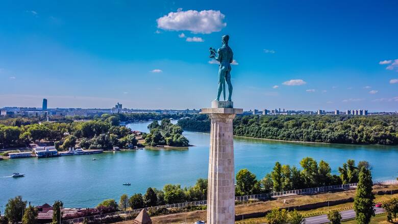 Serbia odnotowała najwyższy wzrost liczby turystów. W porównaniu z 2019 r., w wakacje 2022 udzielono w tym kraju aż o 19% więcej noclegów.