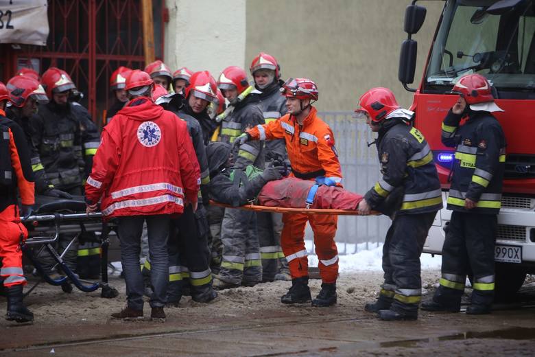 W katastrofie budowlanej w Szopienicach rannych zostało czterech mężczyzn