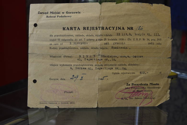 Zezwolenie na działalność gospodarzą Binaś senior dostał w 1945 r.