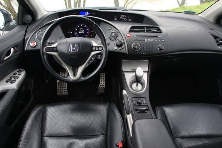 Honda Civic VIII 1.8 i-VTEC hatchback