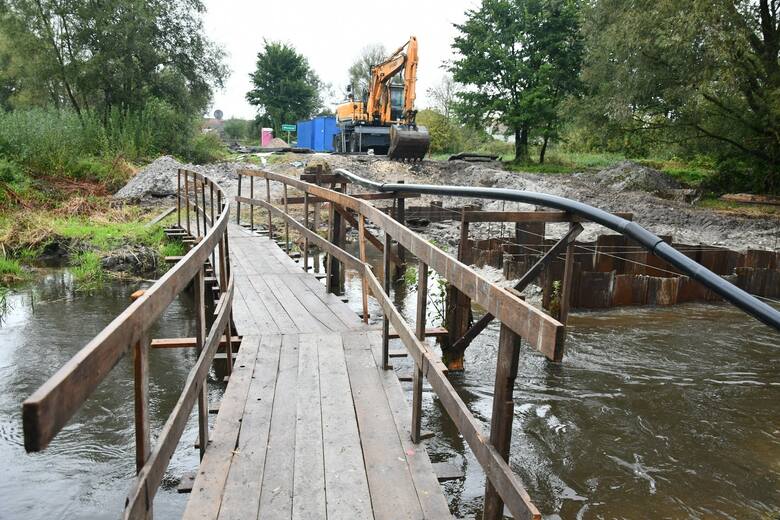Wrzesień 2022. W trakcie budowy mostu na Mierzawie we Wrocieryżu.