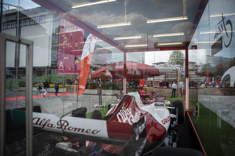 Bolid Alfa Romeo F1 Team ORLEN rusza w w trasę po Polsce. Gdzie i kiedy można będzie go zobaczyć? 