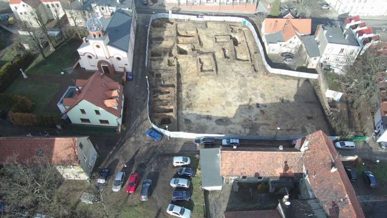 Archeolodzy przy ul. Zamkowej prowadzą badania ratunkowe poprzedzające inwestycję