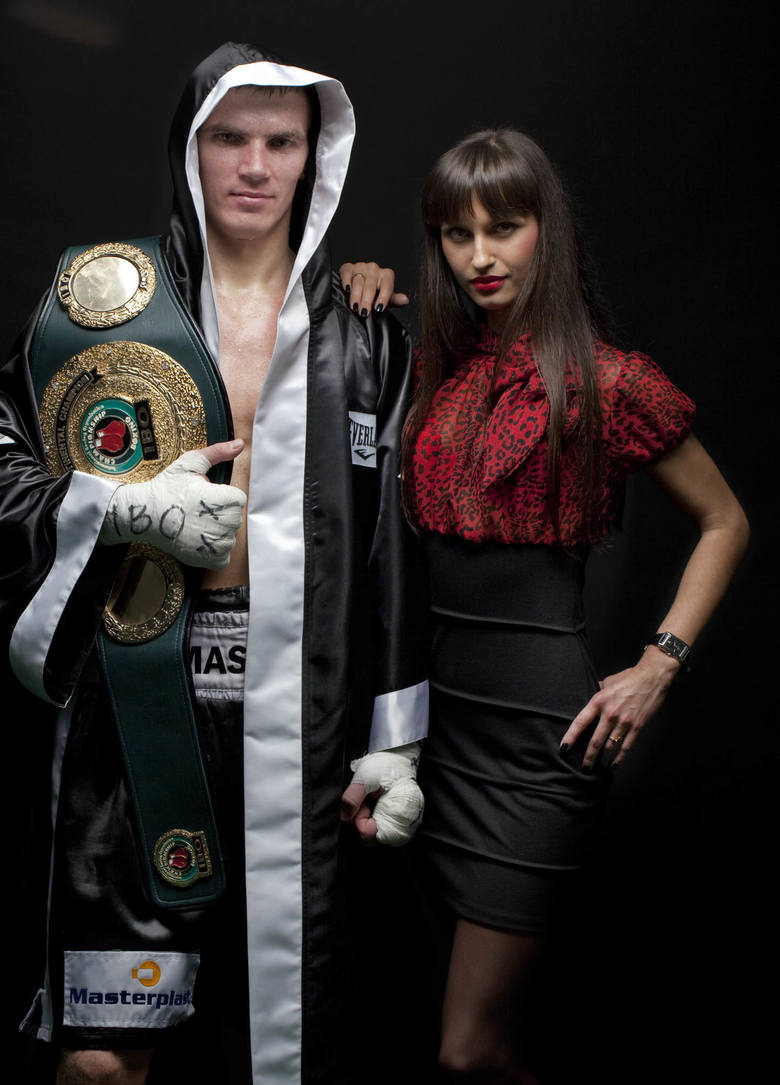 Mistrz boksu Mateusz Masternak w odważnej sesji z żoną (ZDJĘCIA)  