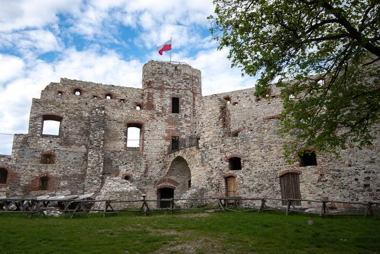 Zamek Tenczyn w Rudnie turystycznym hitem Małopolski. Doskonałe miejsce na weekendowy wyjazd za miasto! Zwiedzanie, atrakcje, ceny