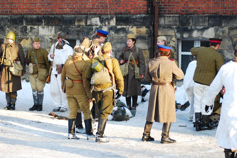 Bytom: w Miechowicach zrekonstruowali walki ze stycznia 1945 roku [ZDJĘCIA+WIDEO]