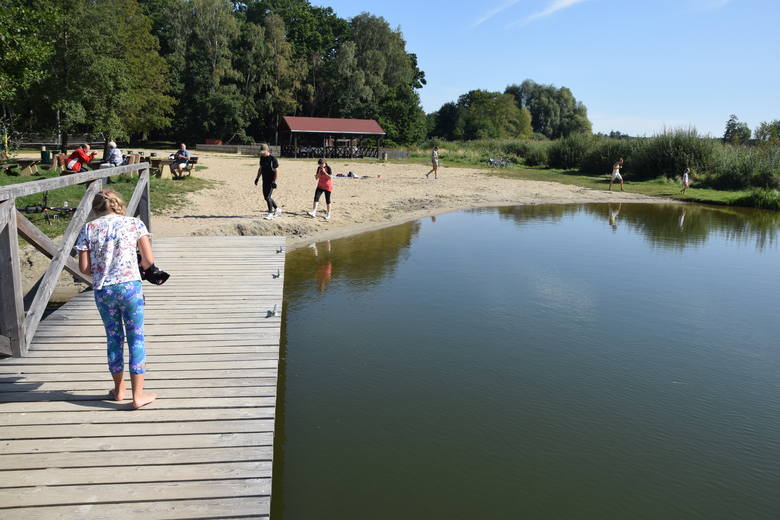 Jezioro Wojnowskie, park, miejscowość we wrześniowej krasie