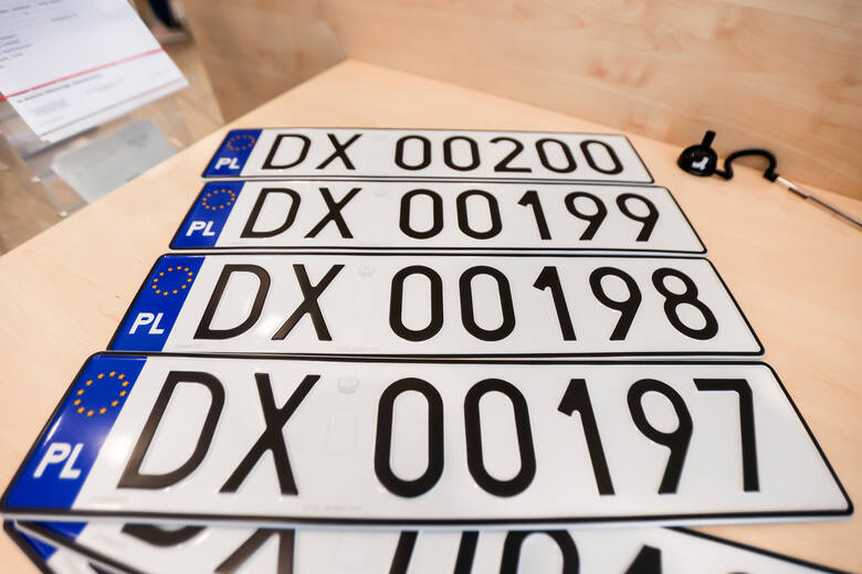 Oto nowe tablice rejestracyjne dla samochodów z wyróżnikiem DX.