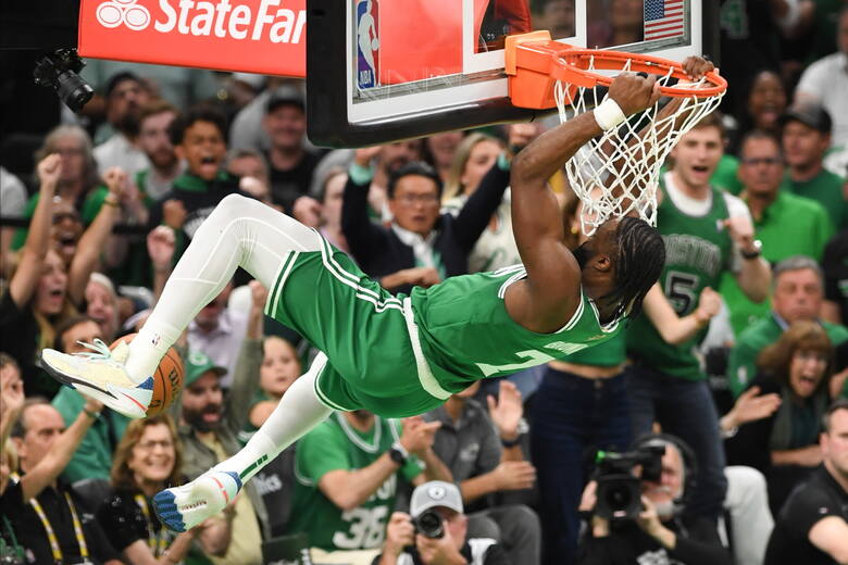 Slum dunk obrońcy Bostonu Celtics Jaylena Browna