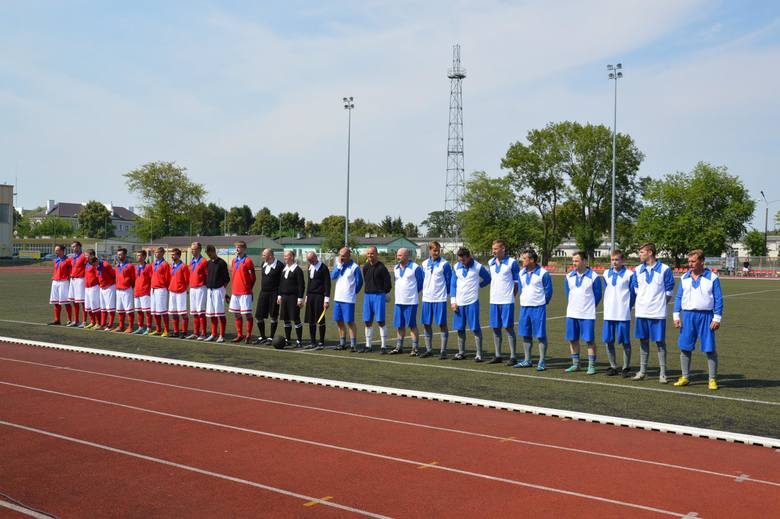 Dziesiątacy z Łowicza zapraszają na piłkarskie rozgrywki w stylu retro (Zdjęcia)