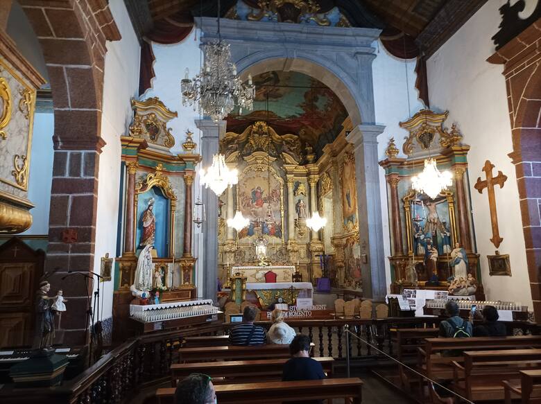 Głowną atrakcją kościoła na Monte jest grobowiec cesarza Karola I, który spędził na wygnaniu na Maderze kilka miesięcy.