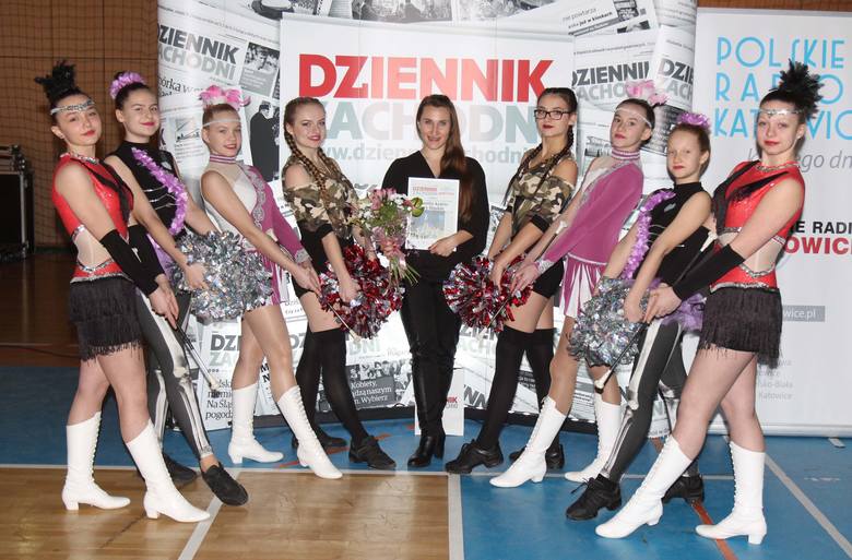 MAŻORETKI AZARIA PIEKARY ŚLĄSKIE w sierpniu 2016 roku juniorki zajęły IV miejsce w mistrzostwach świata w Pradze. - Nasza przygoda z tańcem rozpoczęła się w 2009 roku. Na casting przyszło 100 osób, a wybrano 25 - wspomina trenerka Katarzyna Nega. <br /> 