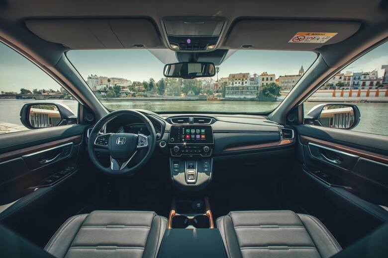 Honda CR-V Hybrid Narzędziem poprawiającym ekonomię jazdy CR-V Hybrid jest także ‘ECO Guide’. To wskazówki sugerujące bardziej wydajne techniki jazdy.