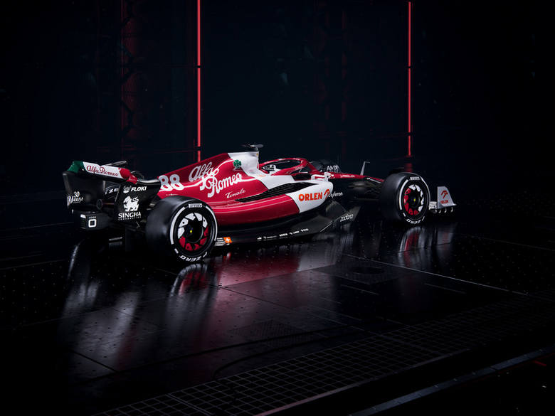 C42 to nowy bolid, w którym będą się ścigać zawodnicy Alfa Romeo F1 Team ORLEN, m.in. Robert Kubica. Pojazd został wyprodukowany w szwajcarskim Hinwil.