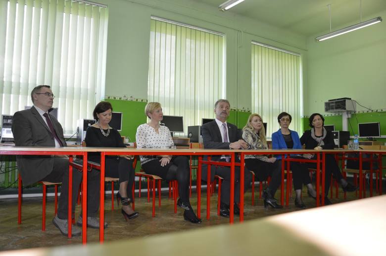 Burmistrz Łowicza apeluje o posyłanie sześciolatków do podstawówek (Zdjęcia)