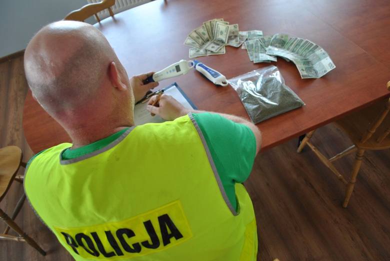 Podwójne uderzenie w przestępczość narkotykową w Łowiczu 