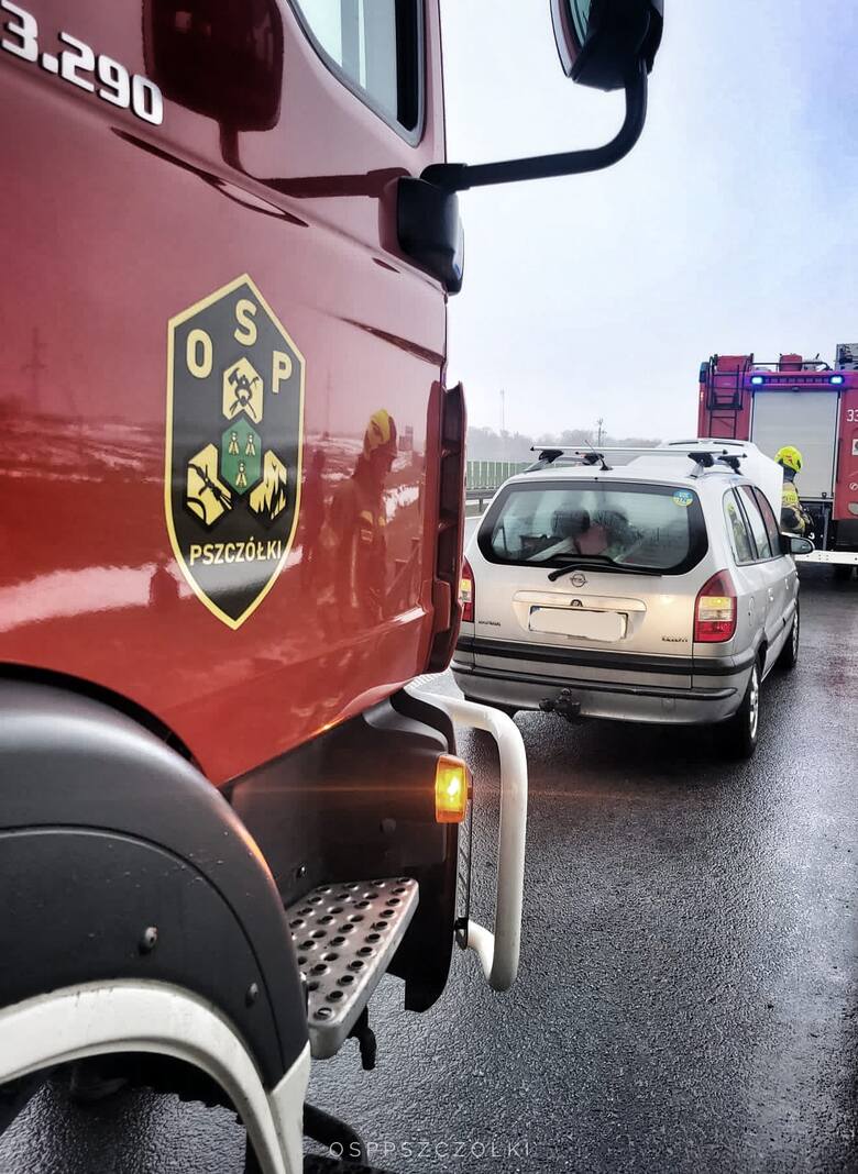 Straż z Pruszcza Gdańskiego otrzymała zgłoszenie o płonącym samochodzie na autostradzie A1