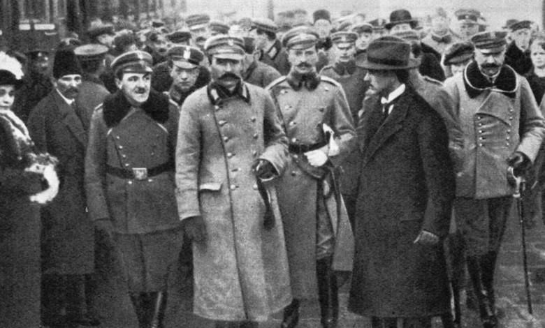 To klasyczne zdjęcie Piłsudskiego na dworcu w Warszawie nie pochodzi z listopada 1918 r. Wykonano je 12 grudnia 1916 r.