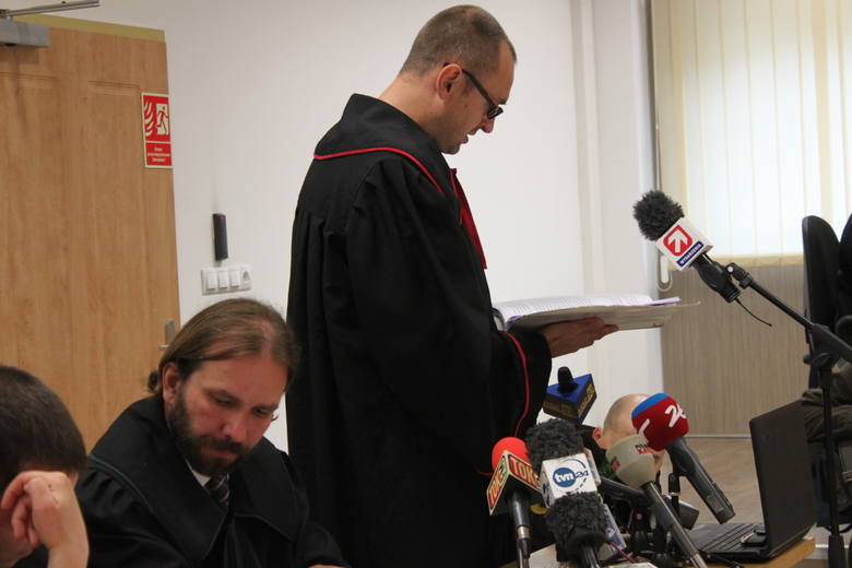 Zaczął się proces Dariusza P. z Jastrzębia. Oskarżony o podpalenie domu i morderstwo LIVE