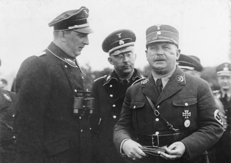 Od lewej: Kurt Dalüge, szef SS Heinrich Himmler, szef SA Ernst Röhm