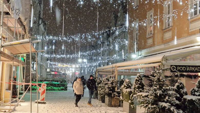 Zdjęcia Opola pokrytego śniegiem. Czeka nas mroźny weekend. Czy jest szansa na białe święta? 