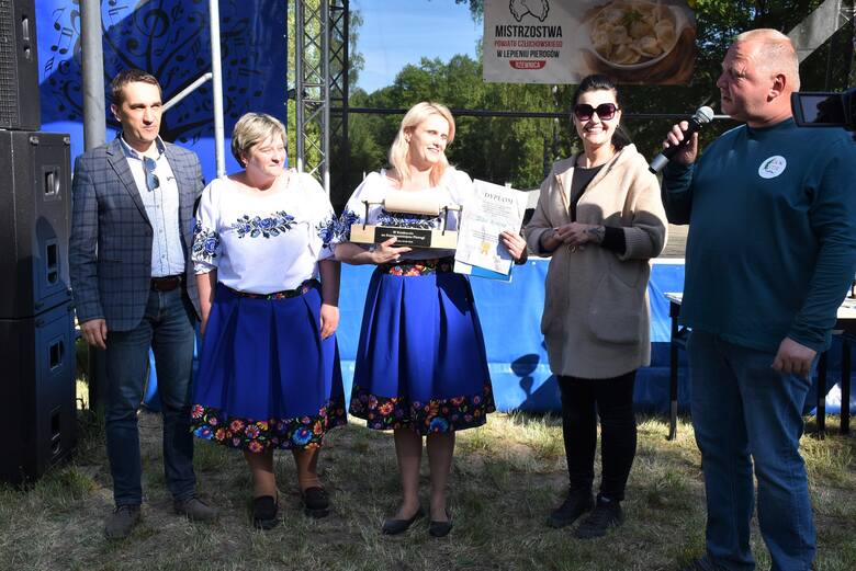 III Mistrzostwa Powiatu Człuchowskiego w Lepieniu Pierogów - rywalizacja obejmowała cztery konkurencje