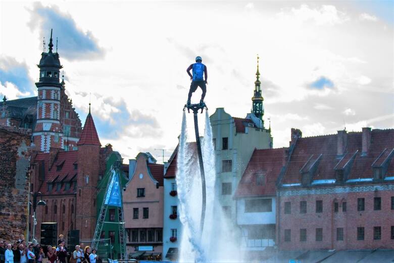 Flyboarding w czasie Water Show w Gdańsku, 2018