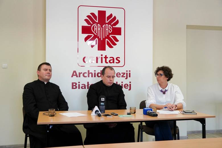 31.07.2019 bialystok konferencja caritas plecaki  fot. anatol chomicz / gazeta wspolczesna / kurier poranny / polska press