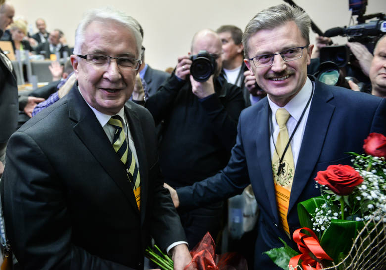 Prof. Edmund Wittbrodt (na zdjęciu z lewej) został wybrany na nowego prezesa organizacji, pokonując w głosowaniu dr. Eugeniusza Pryczkowskiego (na zdjęciu z prawej)