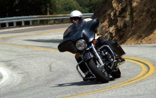 Fot. Harley-Davidson: Street Glide pomimo swojej masy jest bardzo zwinny i dobrze wyważony.