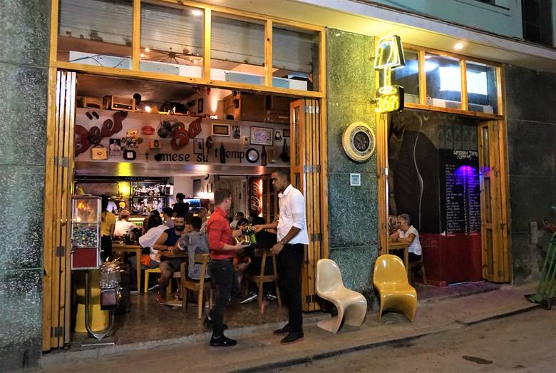 Bar Lamparia w Starej Hawanie
