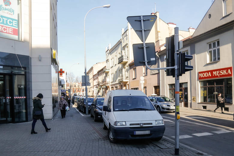 Radny chce walczyć z parkingowym chaosem w centrum Rzeszowa [ZDJĘCIA]