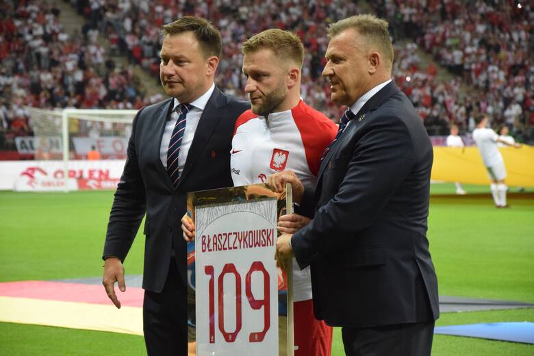 Jakub Błaszczykowski zakończył reprezentacyjną karierę. Reprezentanci Polski i Niemiec utworzyli dla niego szpaler. Zobacz zdjęcia i wideo